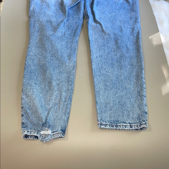 Old Navy Light denim Straight Leg Jeans - Picture 6 of 9